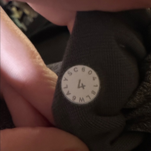 Lululemon Wunder Under Crop (Hi-Rise) *Luxtreme 21"
Heathered Black W6ALYS Sz 4 - Picture 2 of 2